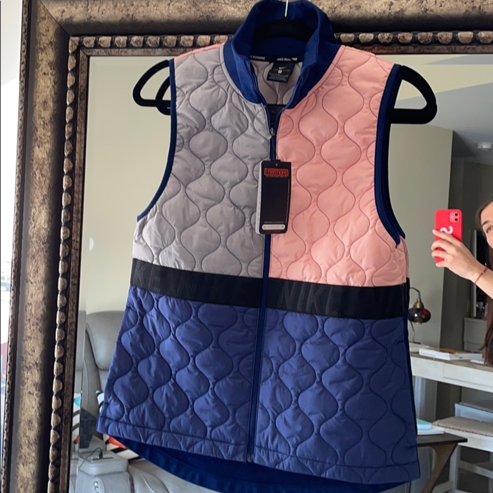 Lightweight warm Vest for Women.Nike